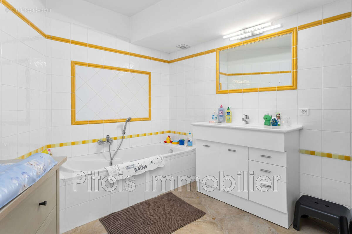 Maison à MOUANS-SARTOUX