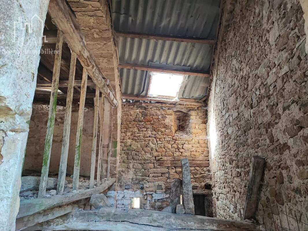 Maison à LES COSTES-GOZON