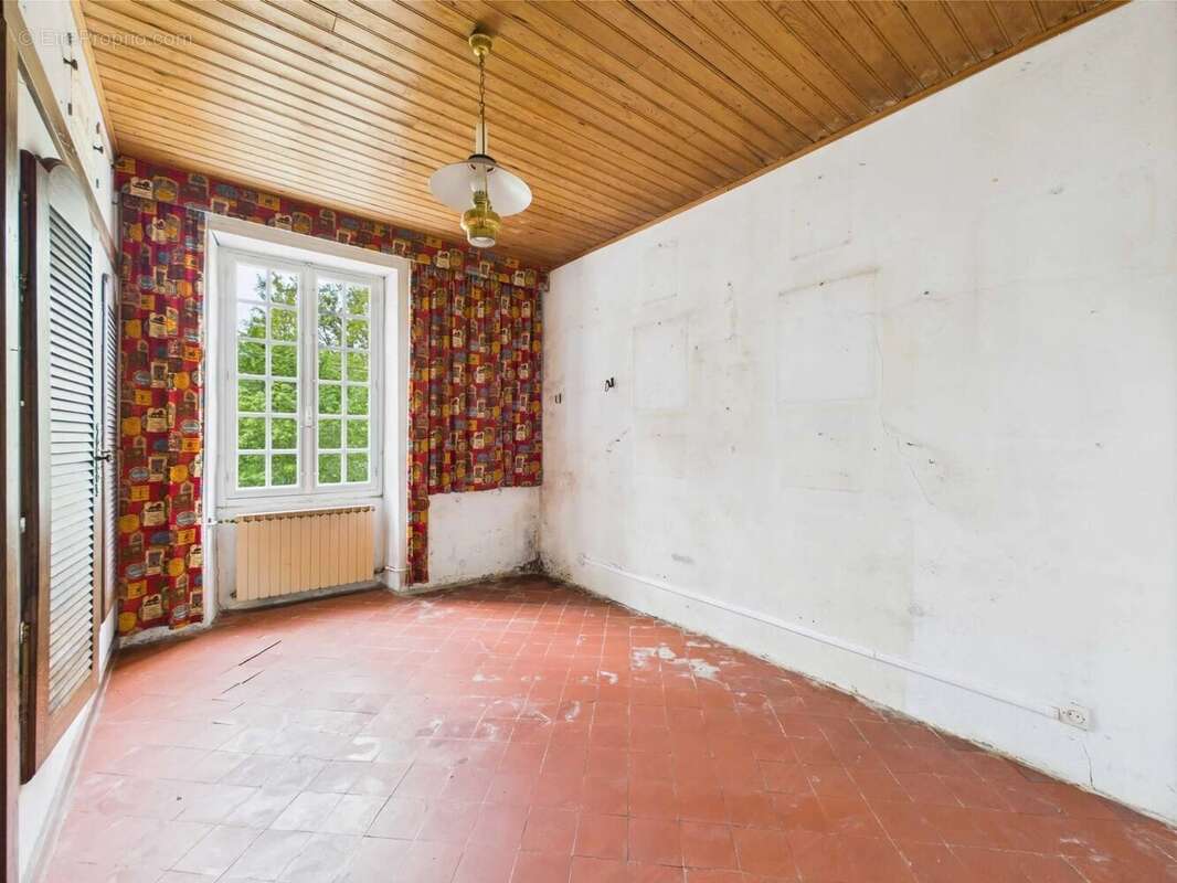 Maison à MONTSAUCHE-LES-SETTONS