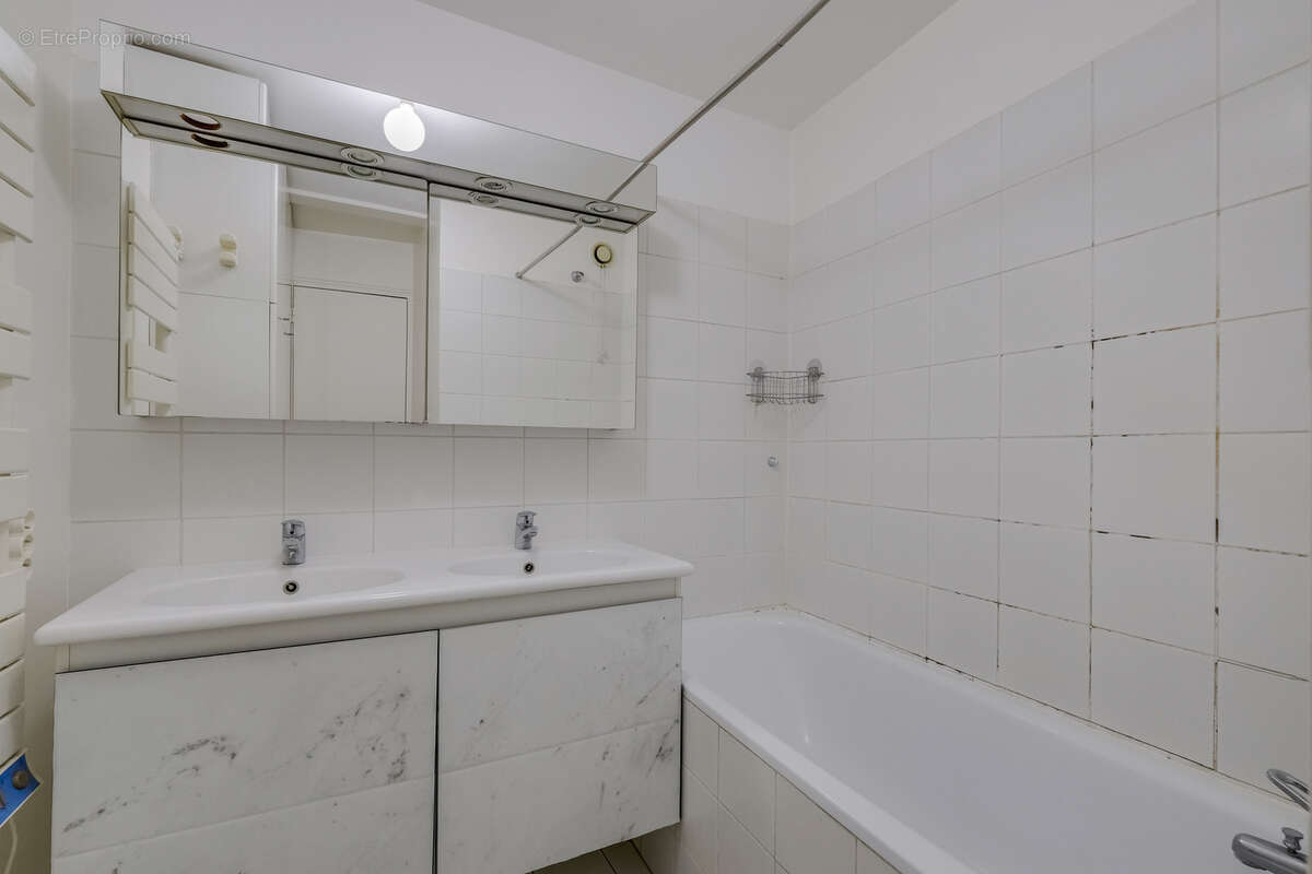 Appartement à PARIS-3E
