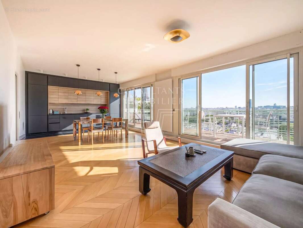 Appartement à PARIS-16E
