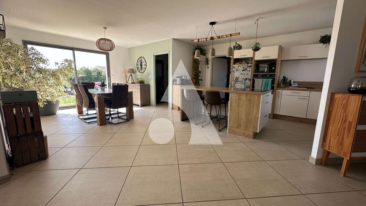 Maison à SAINT-GELAIS