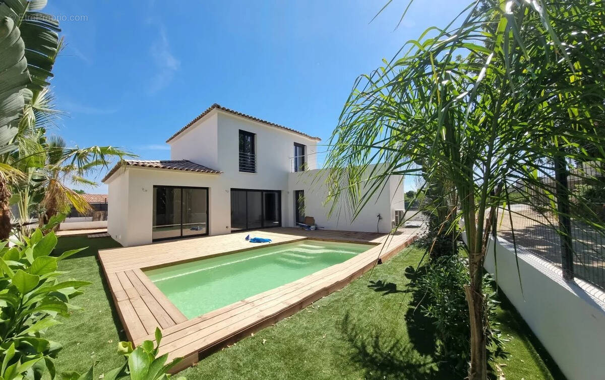 Maison à ROQUEBRUNE-SUR-ARGENS