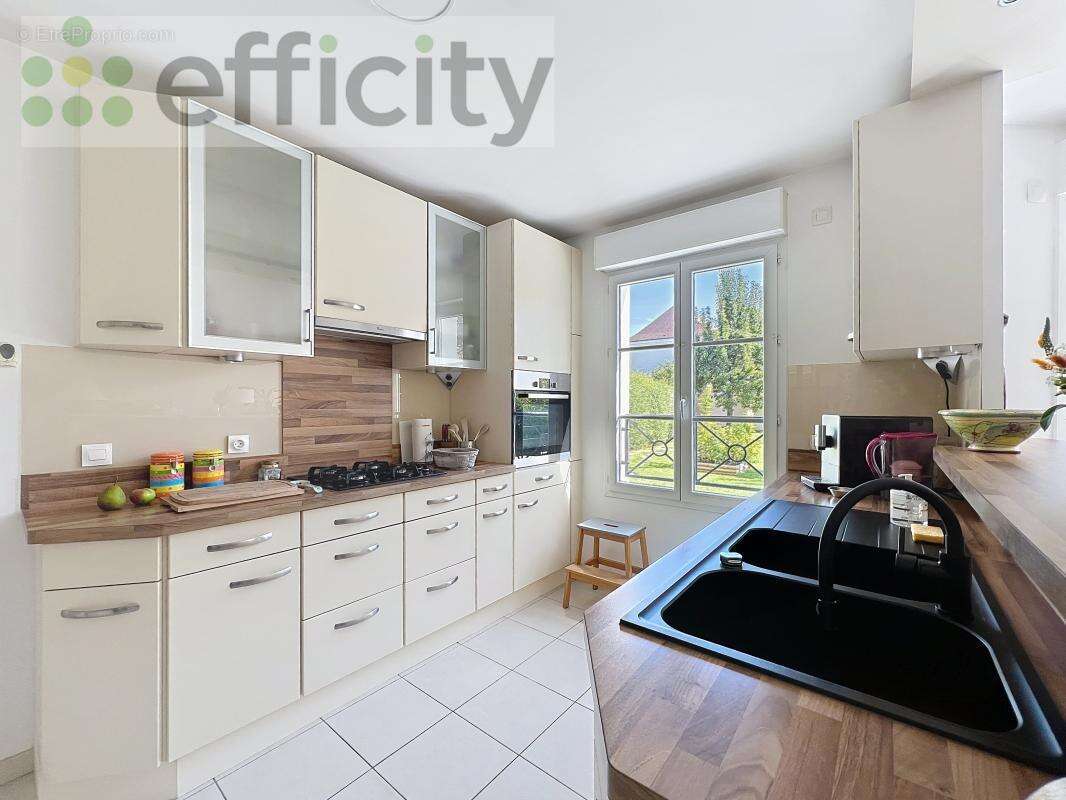 Maison à BAILLY-ROMAINVILLIERS