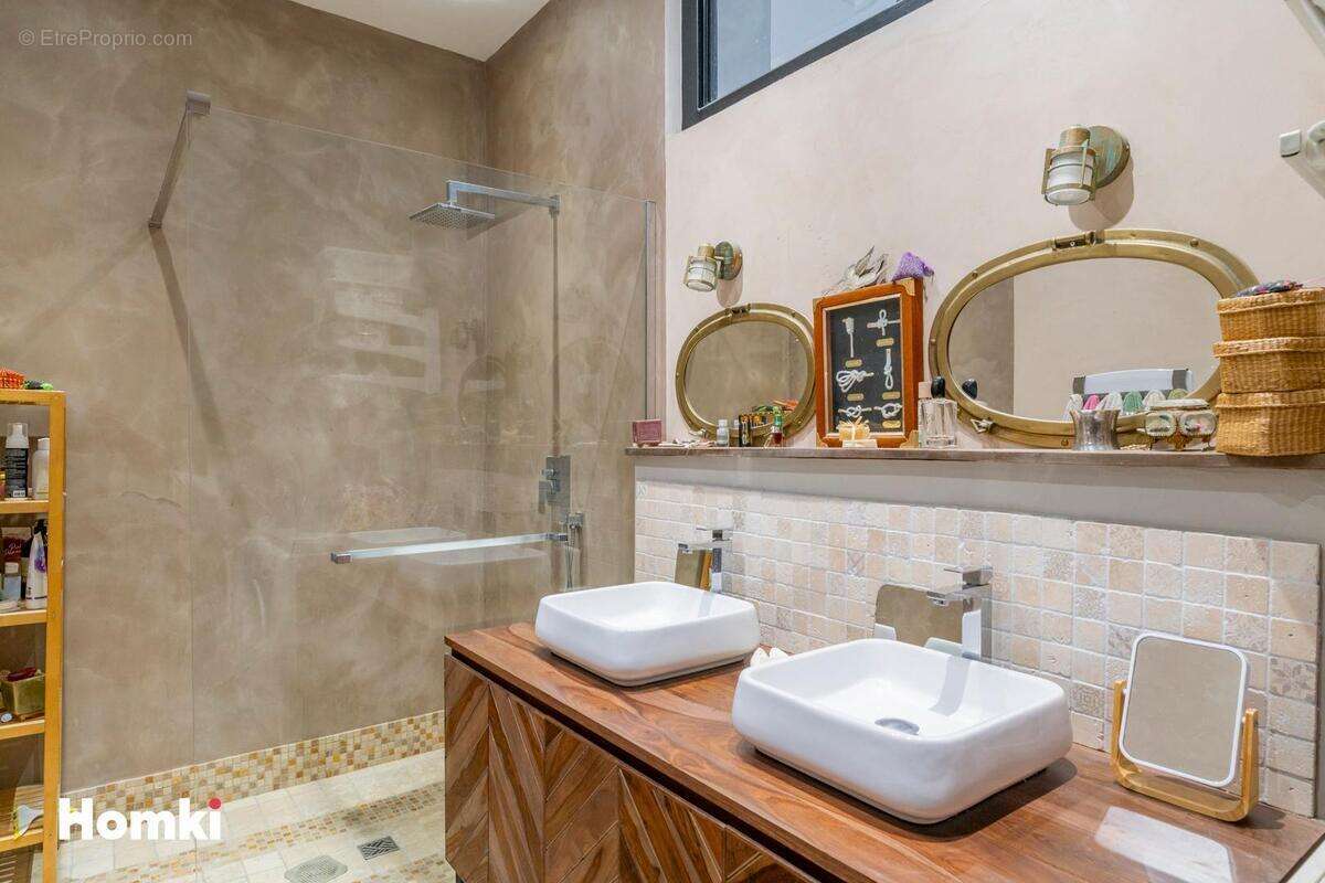 Appartement à MARSEILLE-1E