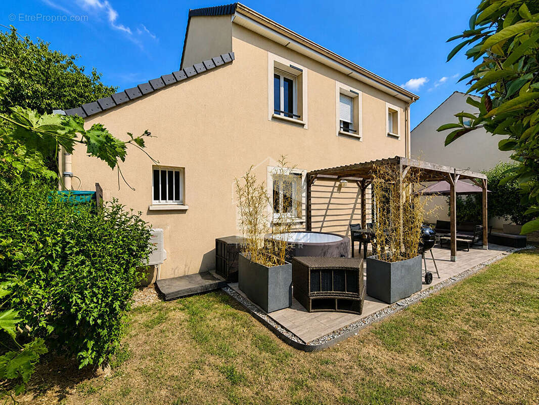Maison à MENNECY