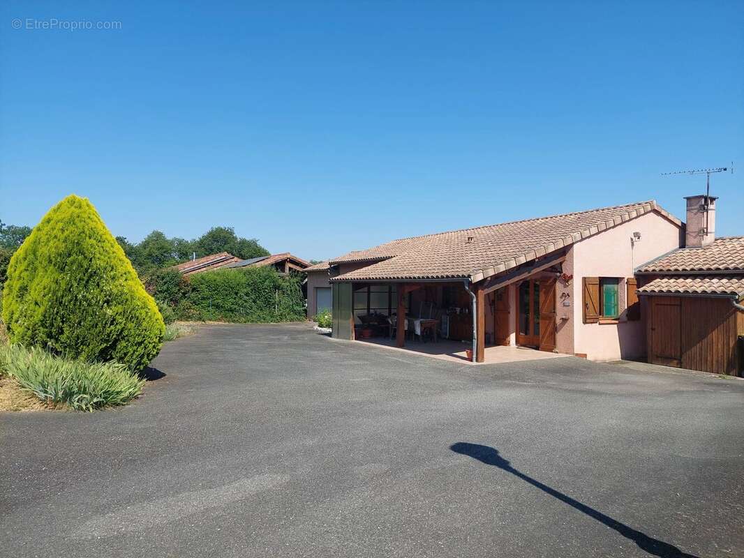 Coteaux Carbonne 31 , Villa sur 2155m² de terrain avec garage - photo 14