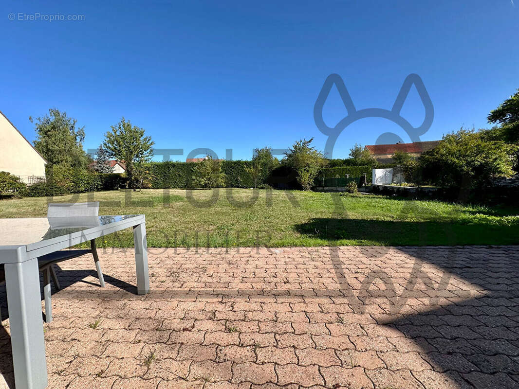 Maison à VILLENEUVE-LE-COMTE