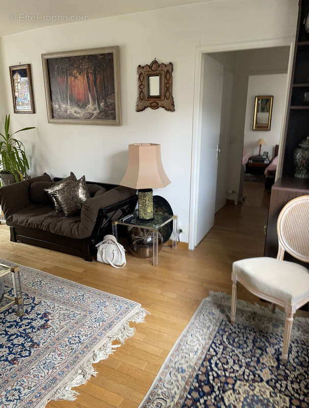 Appartement à COURBEVOIE