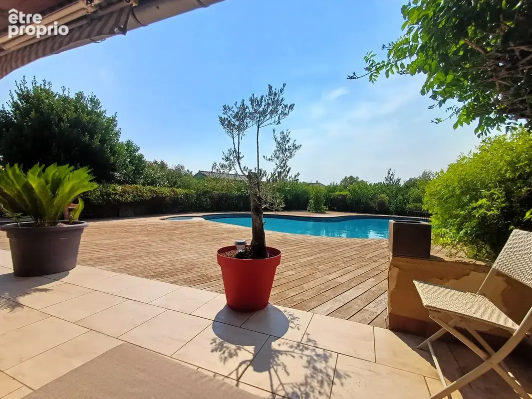 Propriété de 173 m2 avec maison 3 chambres et appartement T2 sur terrain de 1740 m2 avec piscine - photo 3