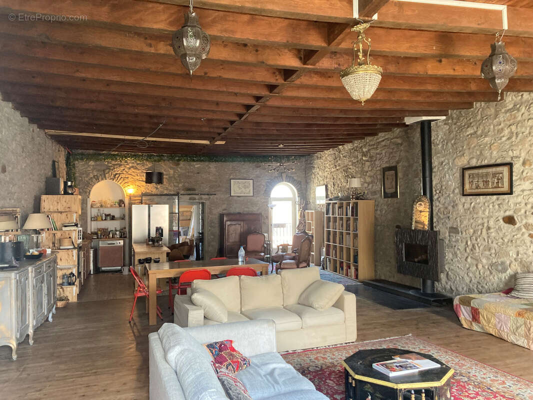 Maison à DOUZENS