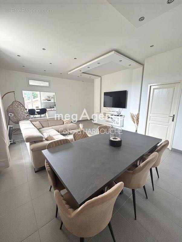 Appartement à LE CHAMBON-FEUGEROLLES