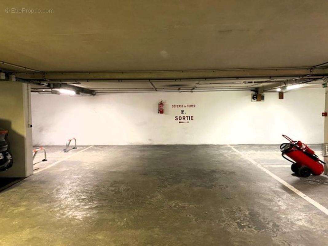 Parking à PARIS-2E