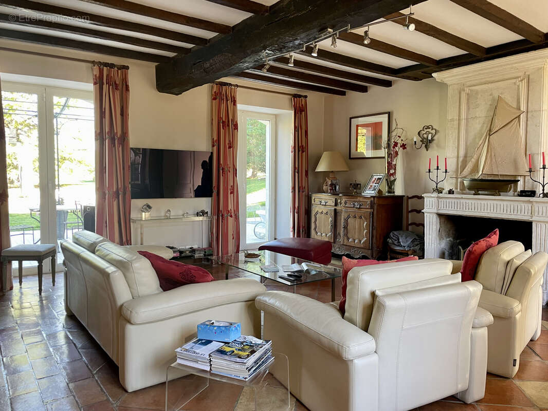 Maison à ROULLET-SAINT-ESTEPHE