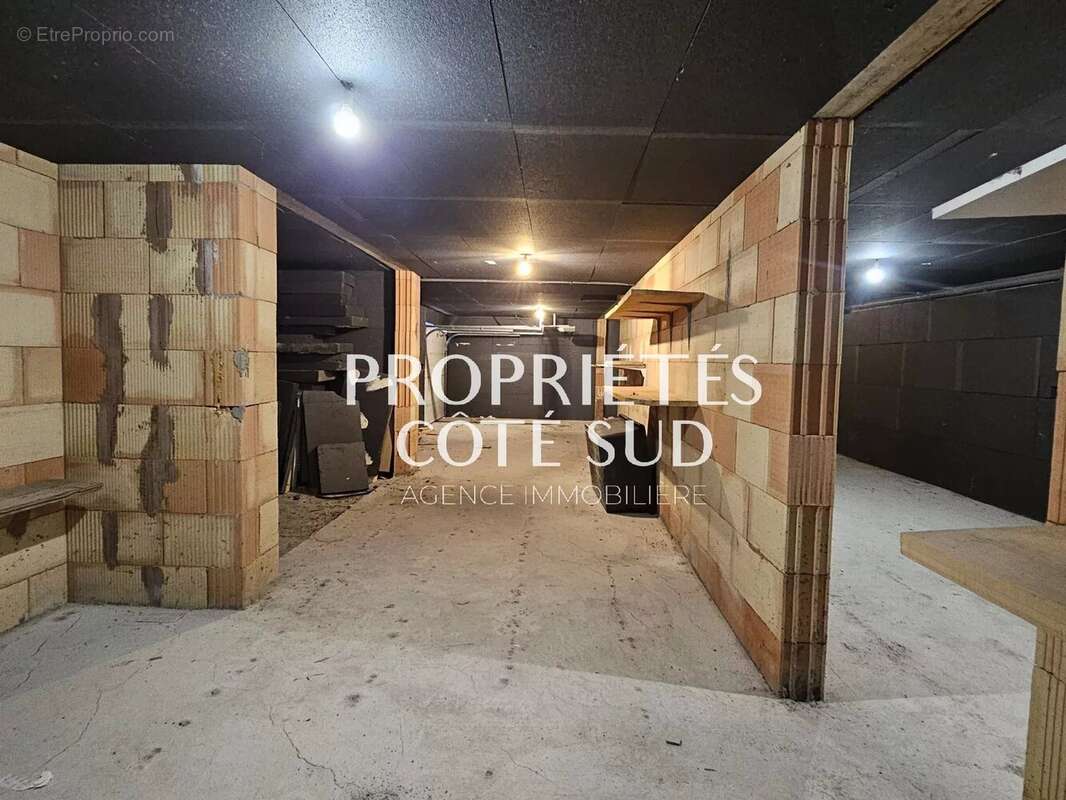 Maison à LAUDUN-L&#039;ARDOISE