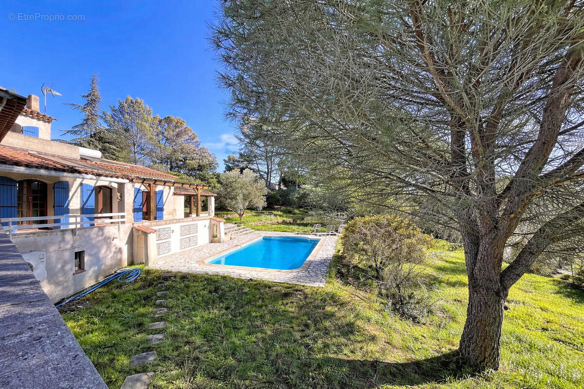 Maison à PUGET-SUR-ARGENS
