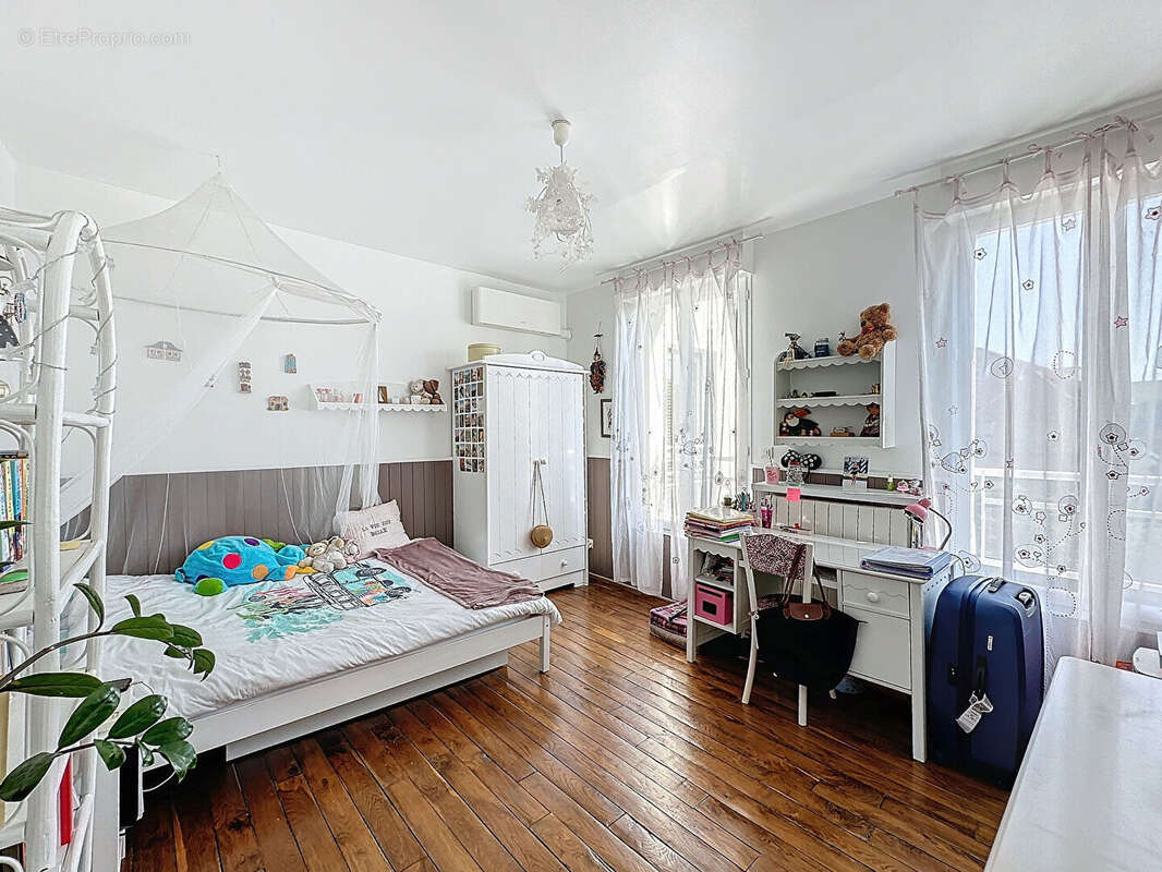 Maison à SAINT-MAUR-DES-FOSSES