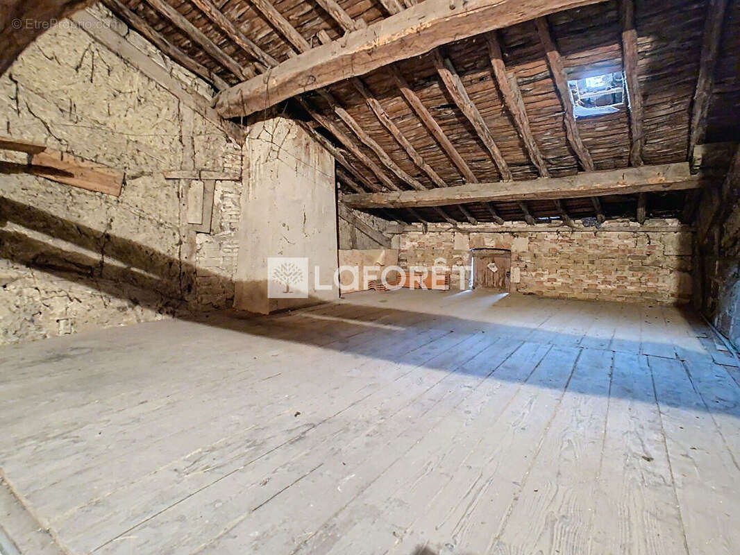 Maison à LA NEUVILLE-AU-PONT