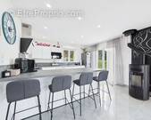 Maison à LE CRESTET