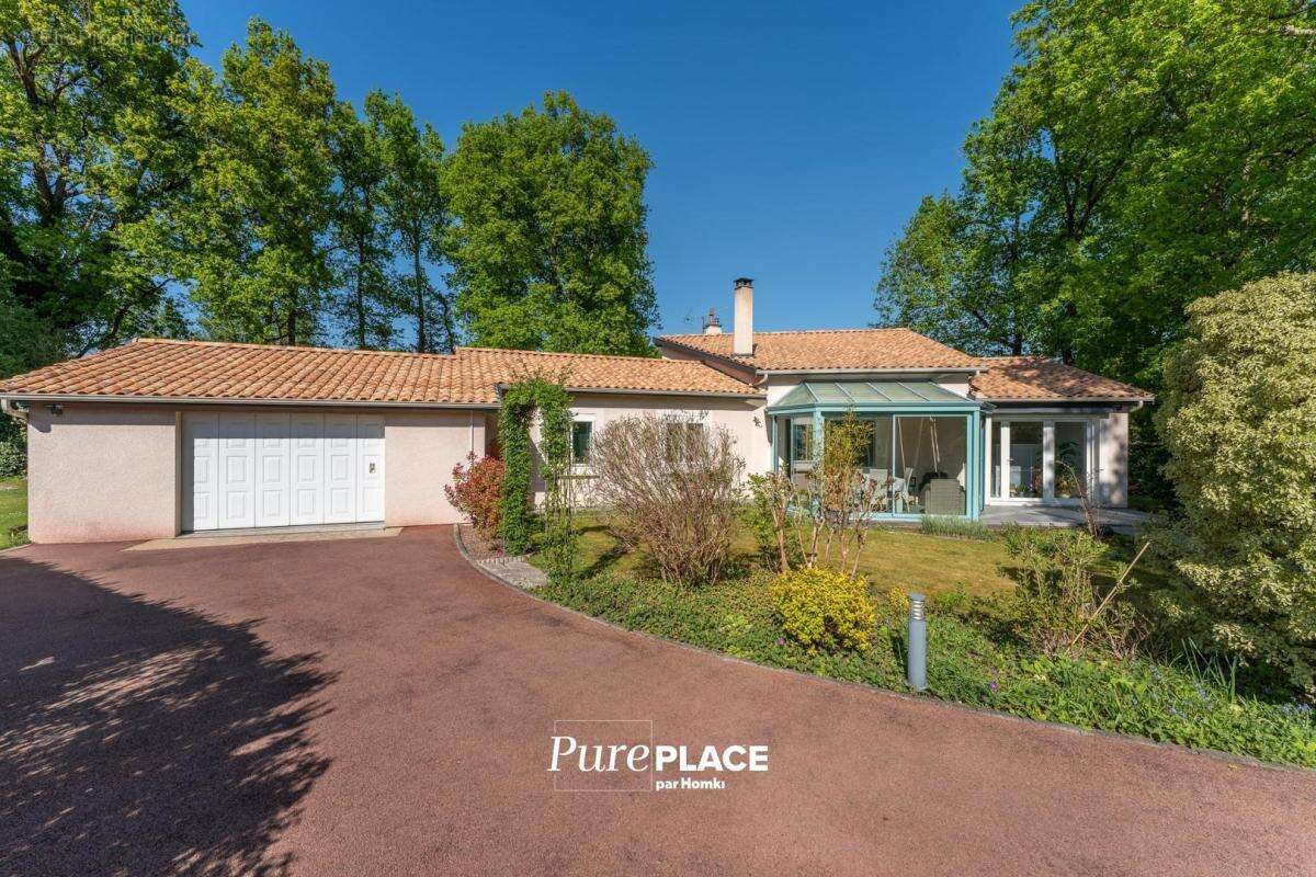 Maison à AMBARES-ET-LAGRAVE