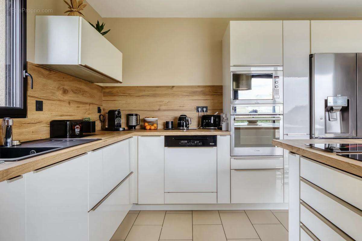 Maison à LA RIVIERE-SAINT-SAUVEUR