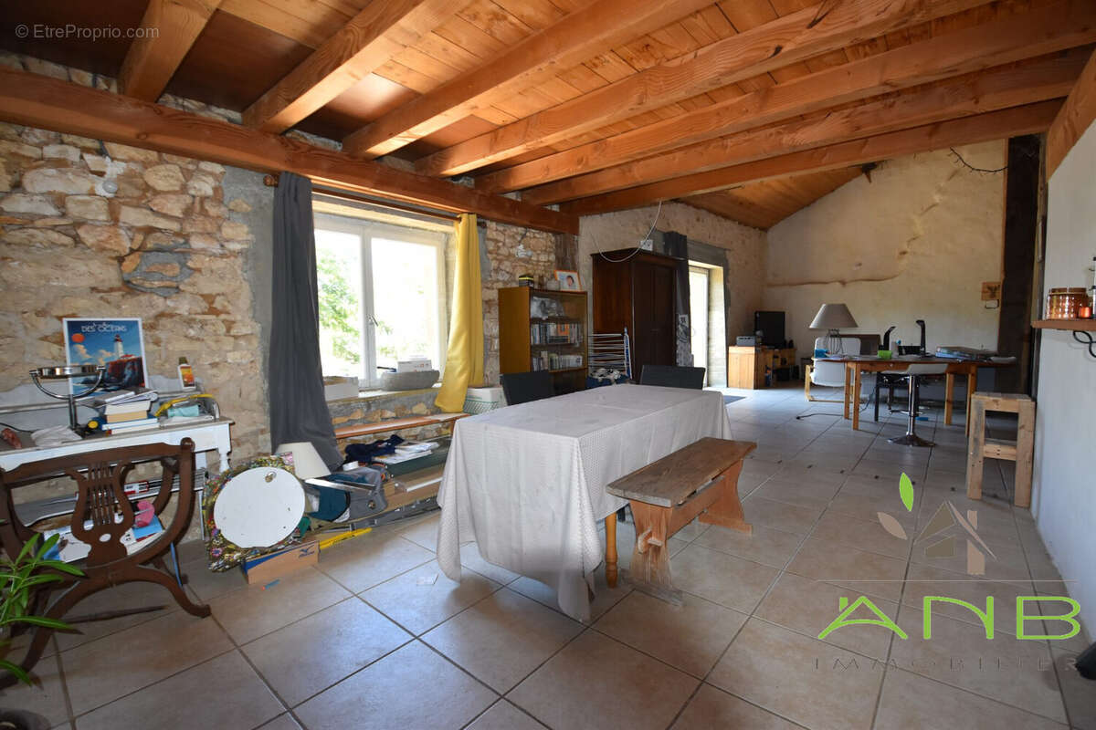 Maison 200 m² à Grassac  - photo 5