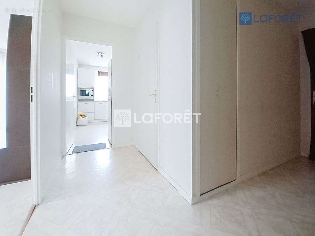 Appartement à SAINT-THIBAULT-DES-VIGNES