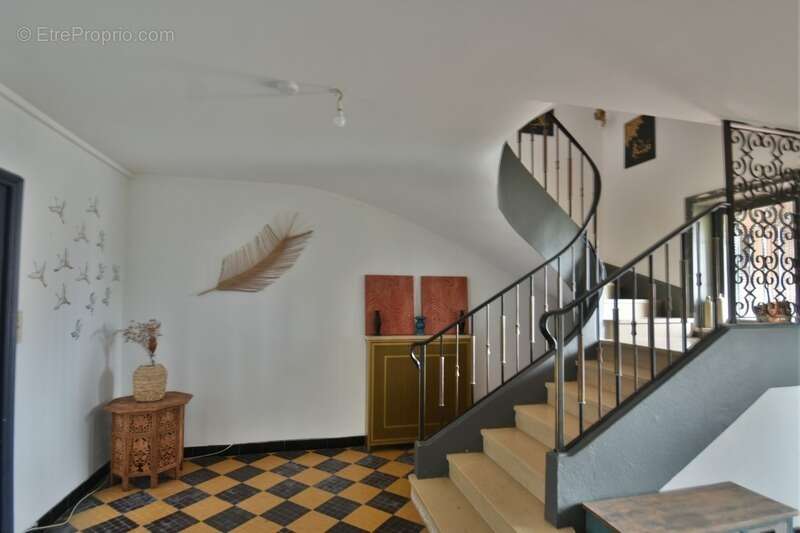 Maison à COURS-LA-VILLE