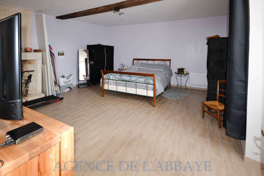 Maison à MONTPELLIER-DE-MEDILLAN