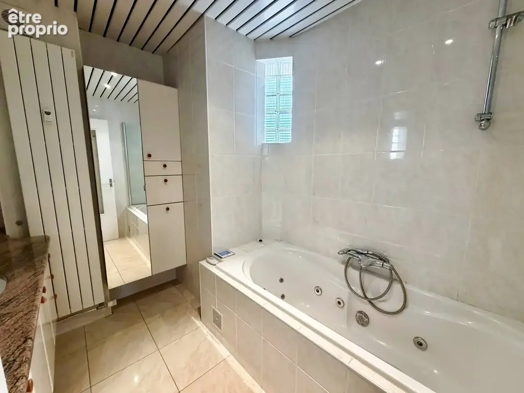 Vente - Belfort   Appartement 6 pièces de 113 m2, 4 chambres, cave et garage - photo 13
