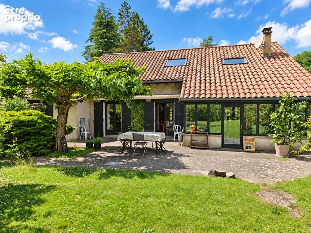 Maison familiale 173 m² ? 5 chambres ? Terrain de 3 105 m² ? Double garage - photo 2