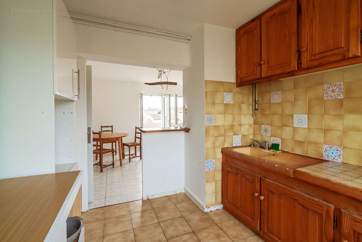 CARCASSONNE - LAPRADE Appartement T3 59m²  avec balcon vue Cité et place de stationnement - photo 8