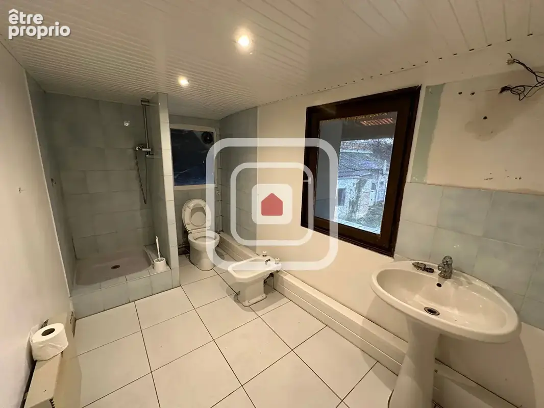 Maison avec travaux de 200m² pour 3 chambres, des dependances et 2150m² de terrain - photo 9