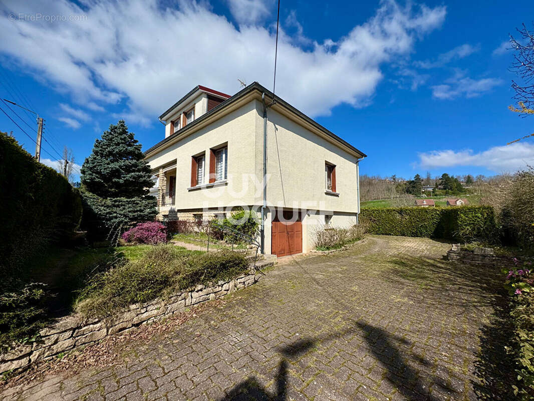 À vendre au CREUSOT (71200), maison 6 pièces d'environ 134 m². - photo 9
