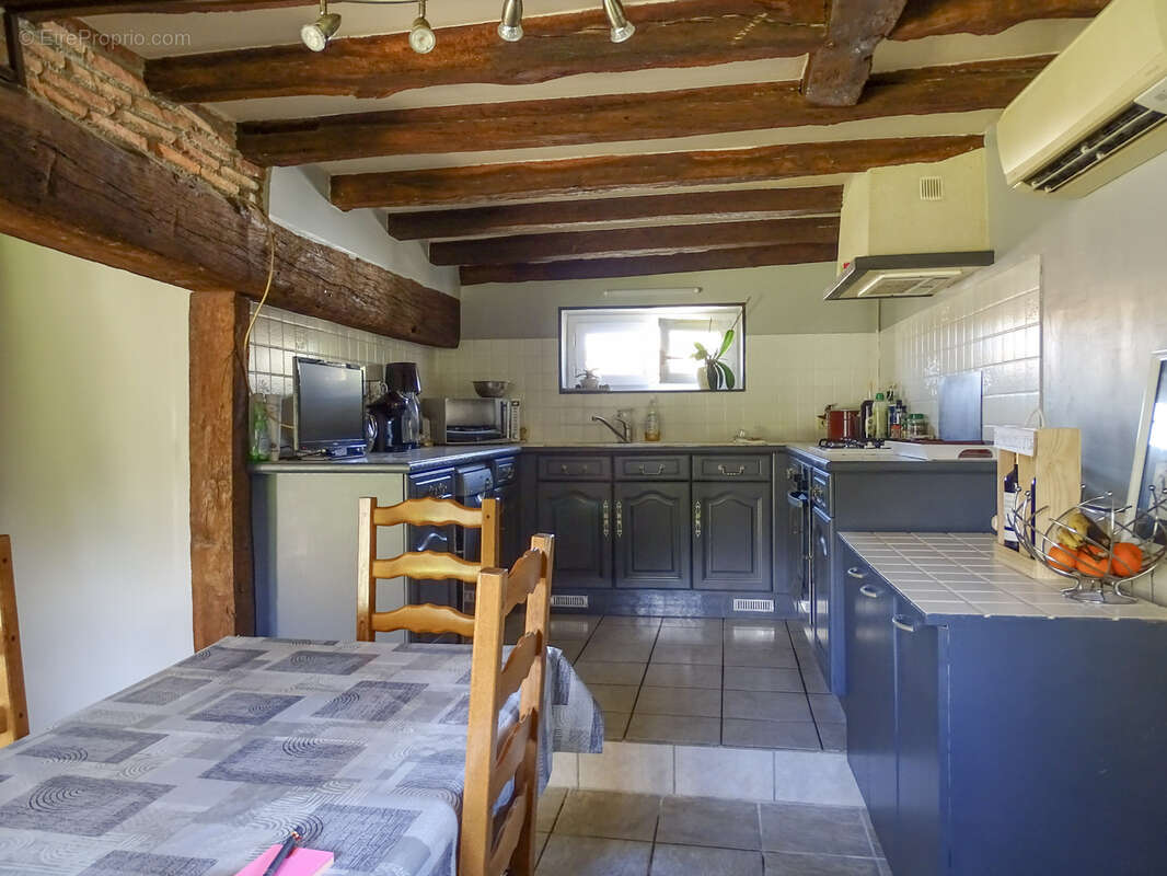 Maison à LA CHAPELLE-MONTMARTIN