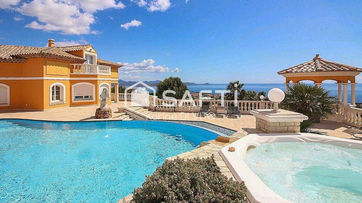 Photo 1 - Maison à ROQUEBRUNE-SUR-ARGENS