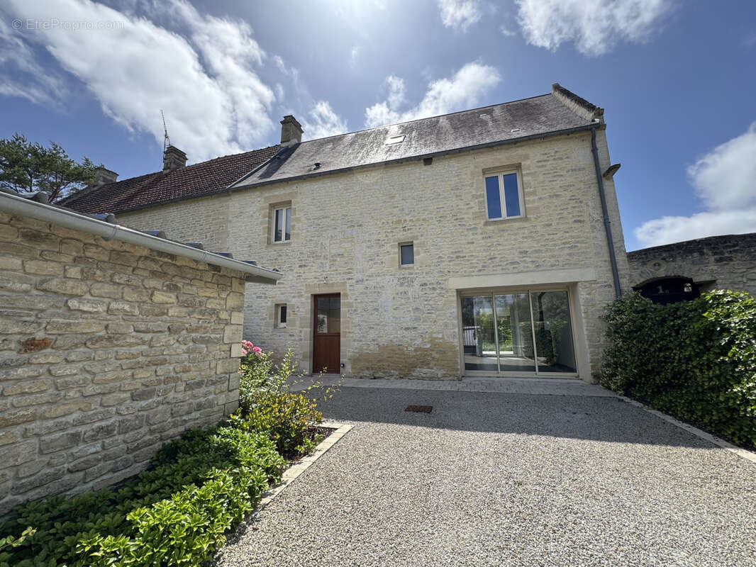 Maison en pierre familiale - quartier calme - photo 8