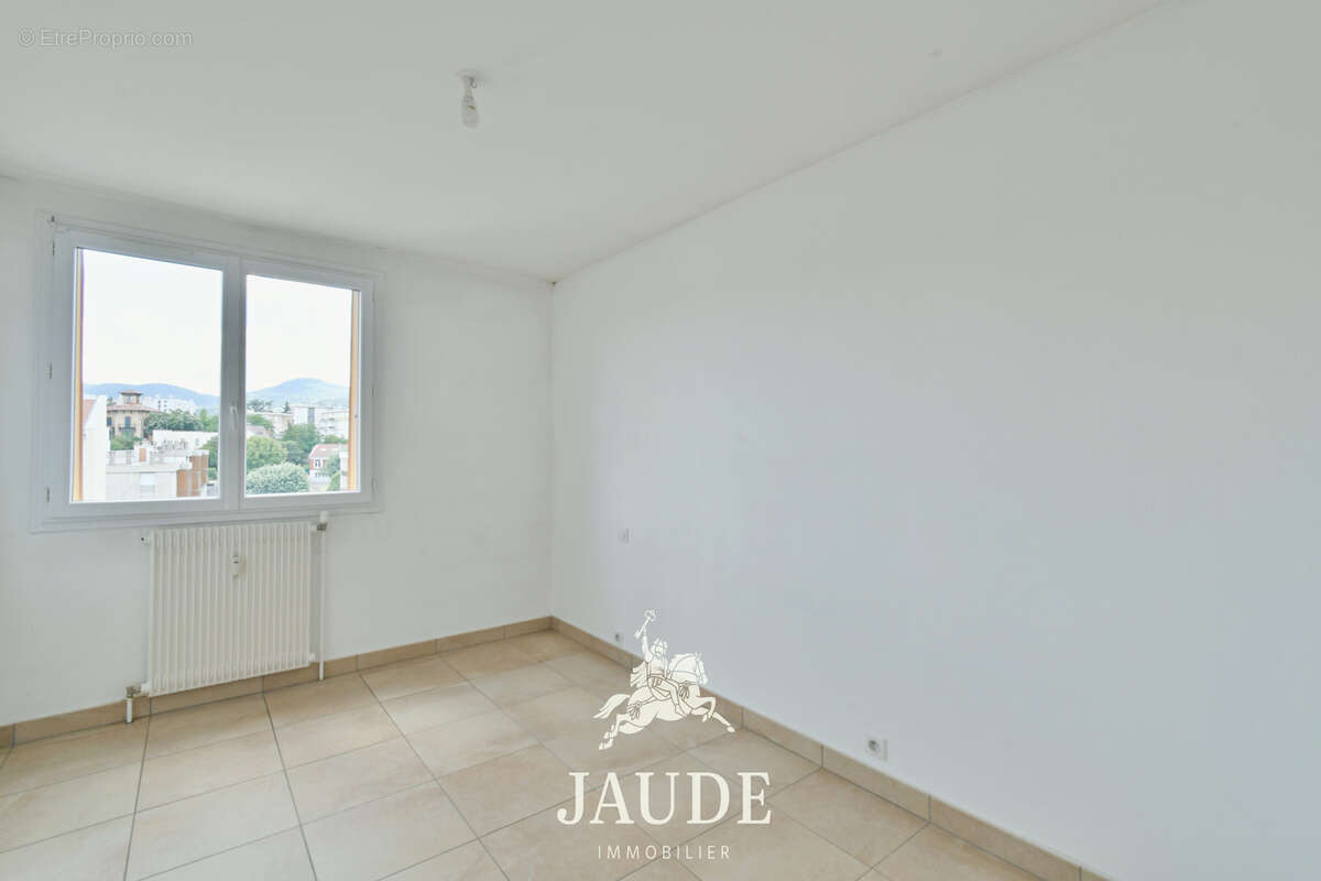 F3 DERNIER ÉTAGE  lumineux de 68 m2 avec GARAGE   94 boulevard Lafayette, Clermont-Ferrand - photo 8