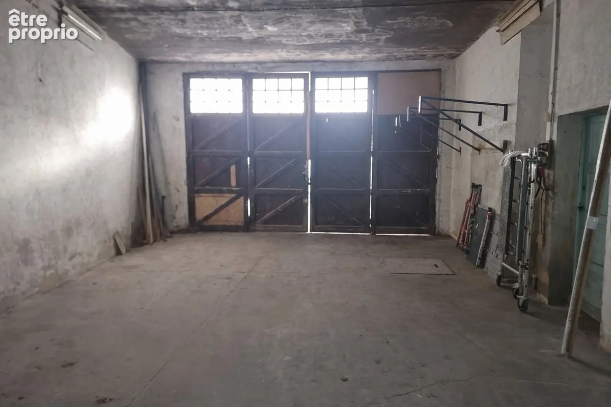 À vendre ? Local d'activité d'environ 500 m² avec grande hauteur sous plafond - photo 2