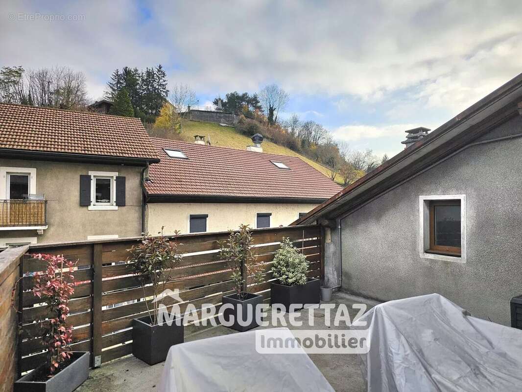 Appartement à BONNE