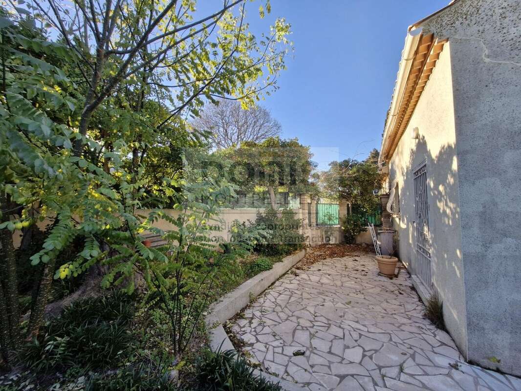 Maison à VIC-LA-GARDIOLE