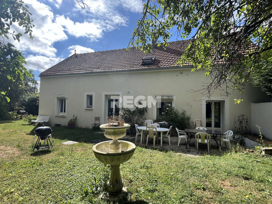 Maison à LA CHAPELLE-LA-REINE