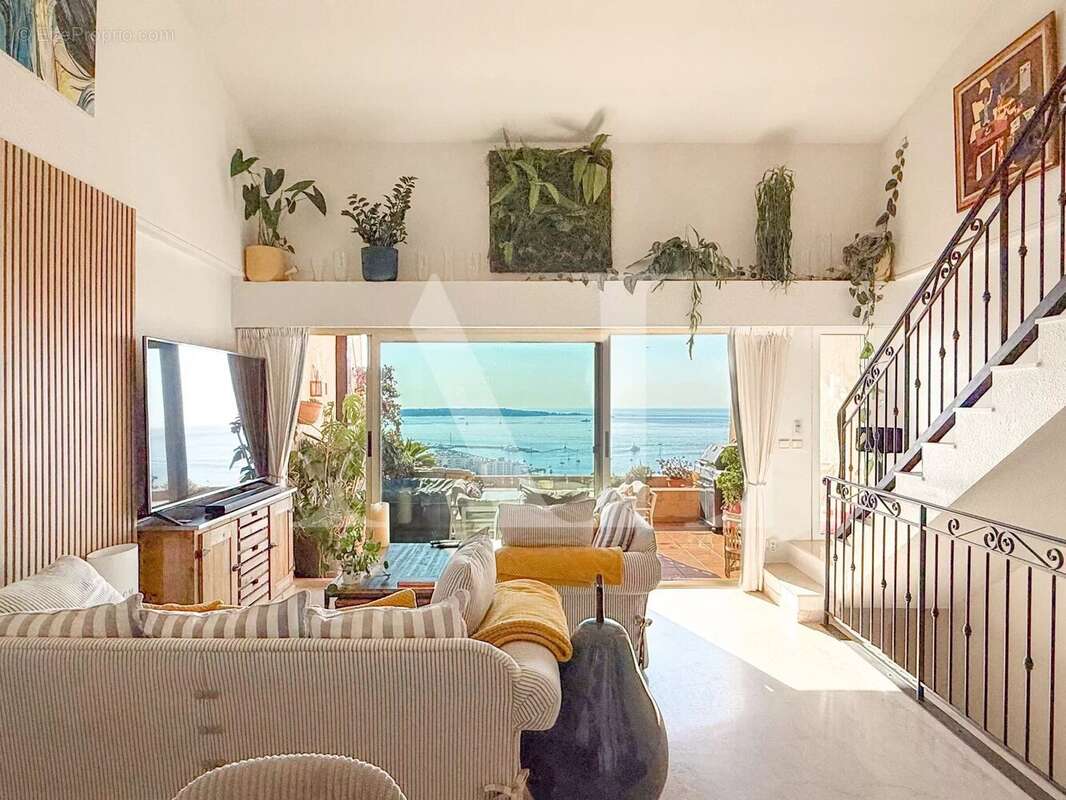 Appartement à VALLAURIS