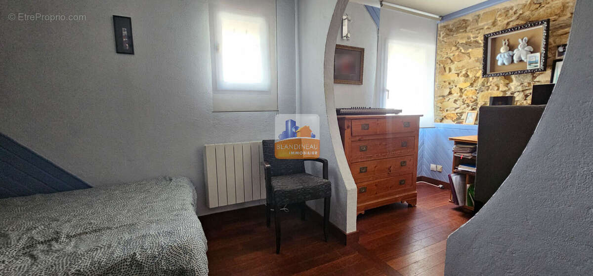 La montagne, en plein bourg, maison en pierre 4 chambres, terrain 345 m² - photo 10