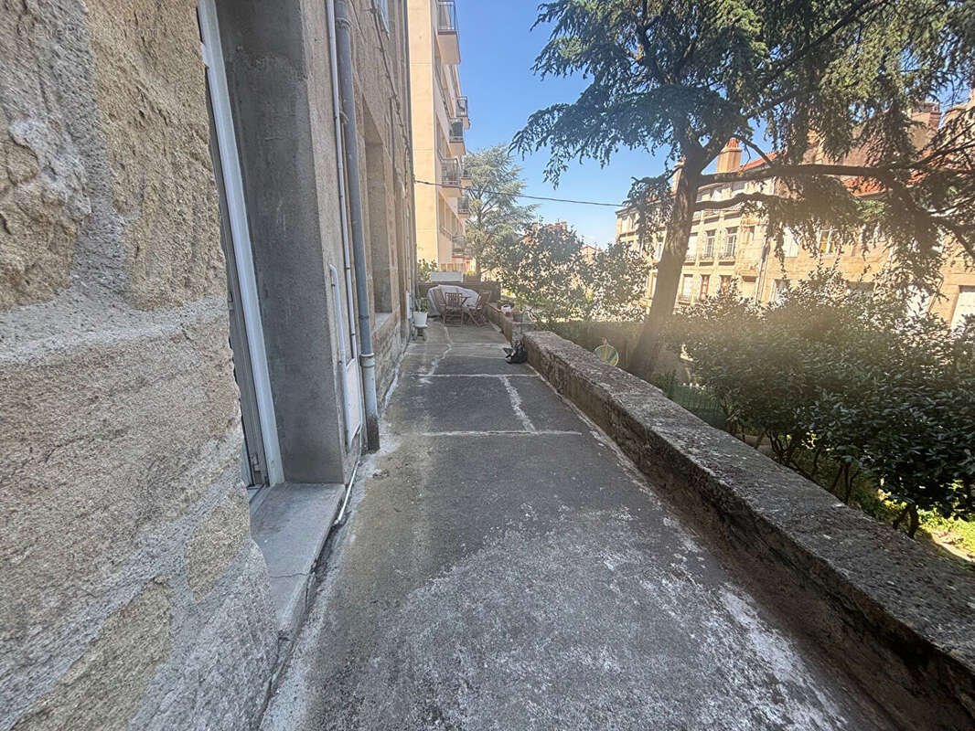 Montaud f2 au calme avec terrasse - photo 5