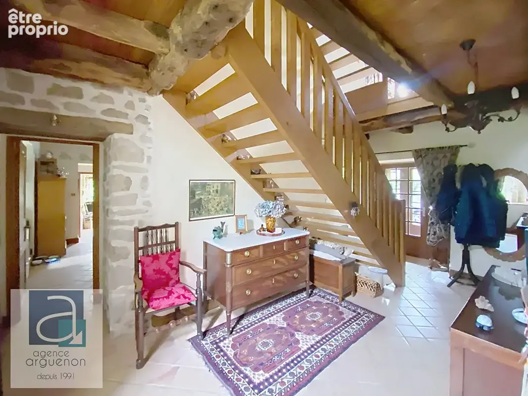 PLÉLAN-LE-PETIT : Élégante maison individuelle en pierre, sans vis-à-vis, dotée de charmants jardins paysagers ; située dans un  - photo 4