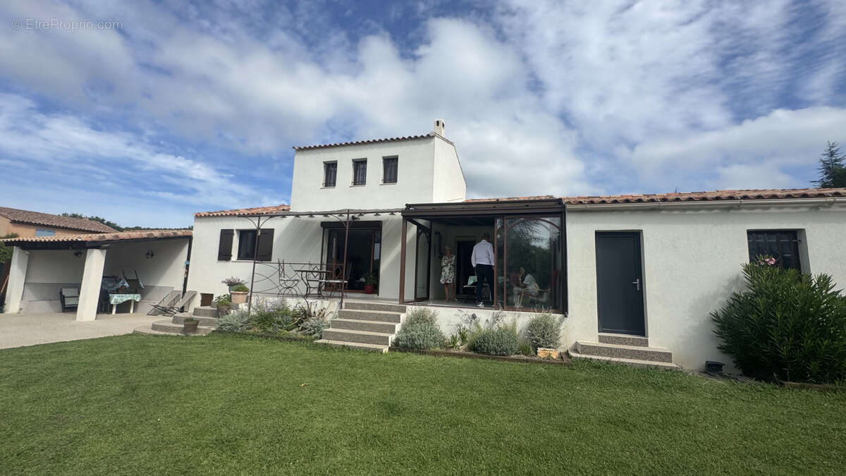 Maison à CHATEAUNEUF-LE-ROUGE