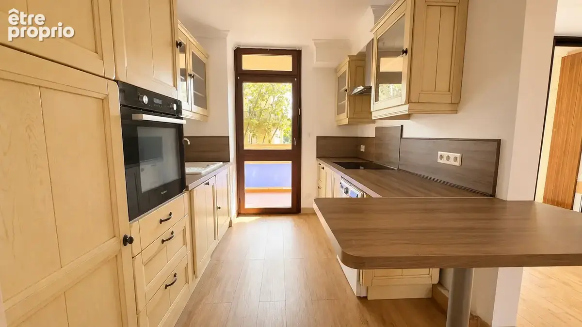 Appartement T4/5 avec terrasse, parking et cave   Boulevard Cunéo - photo 4