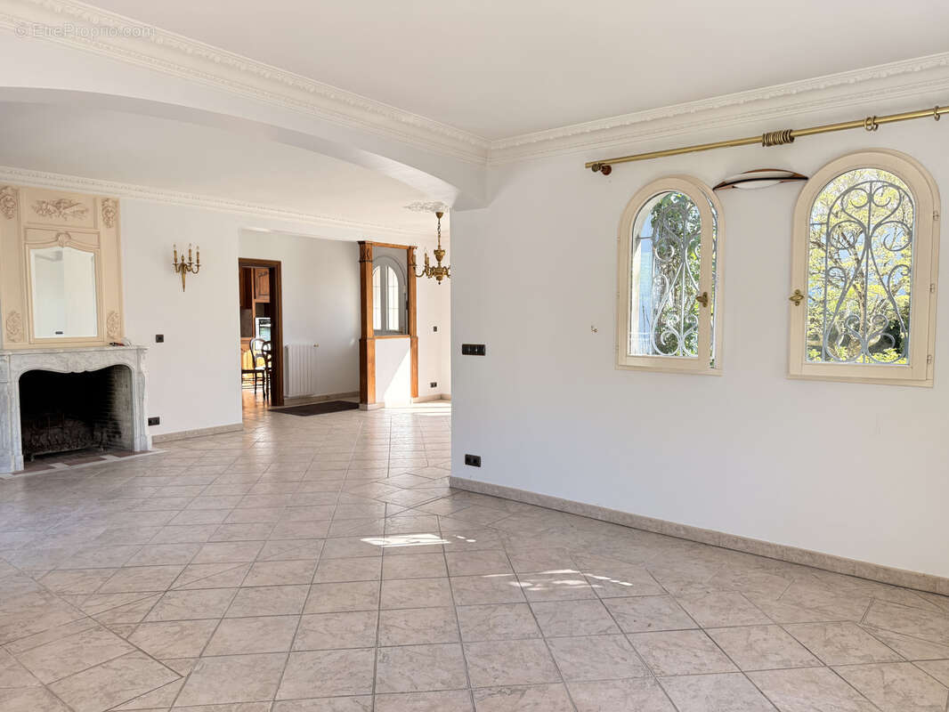 Maison à SAINT-PRYVE-SAINT-MESMIN