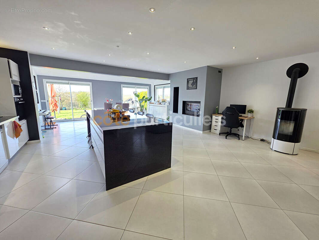 Maison à EGRISELLES-LE-BOCAGE